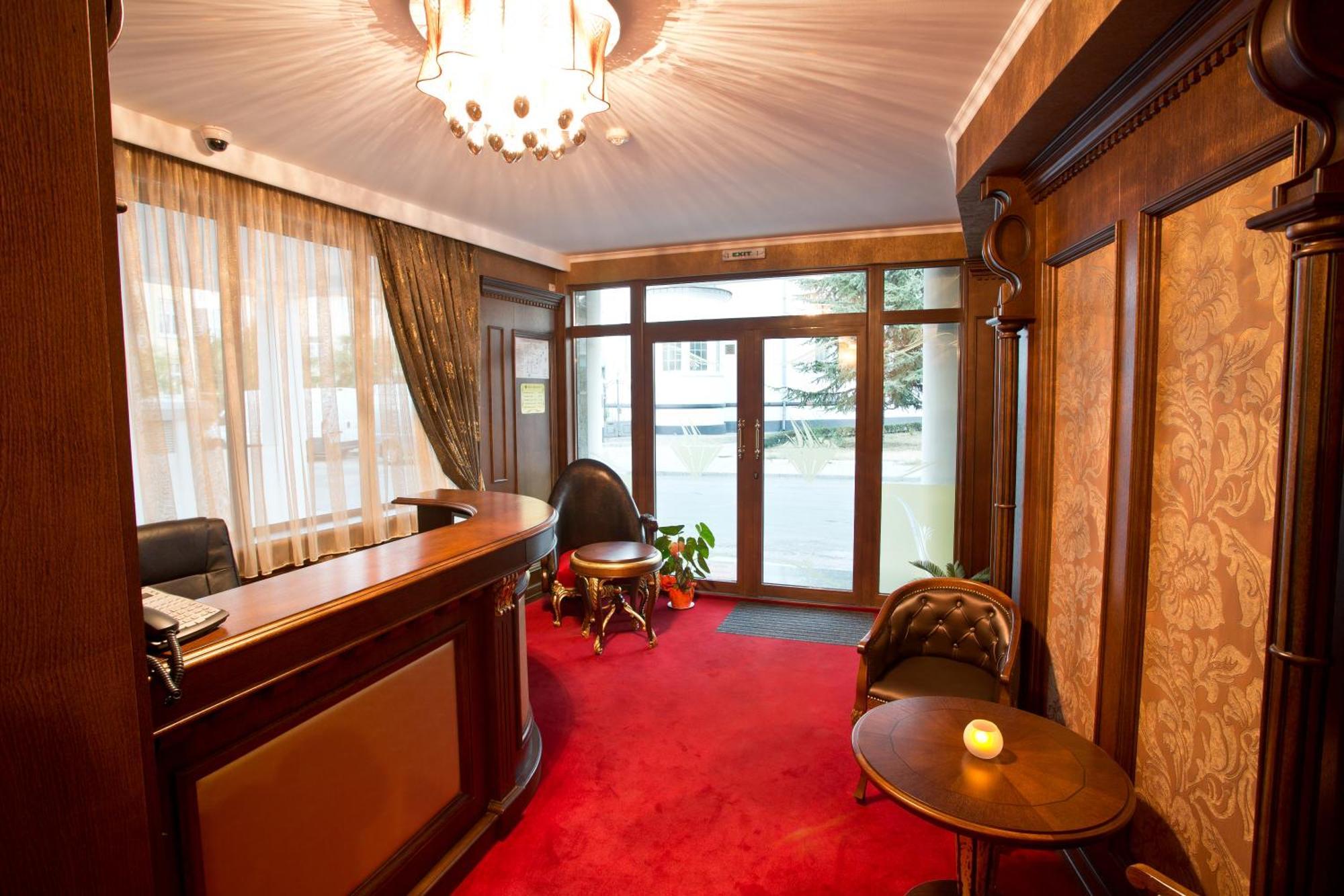 Hotel Diamond Kazanlŭk Exterior foto